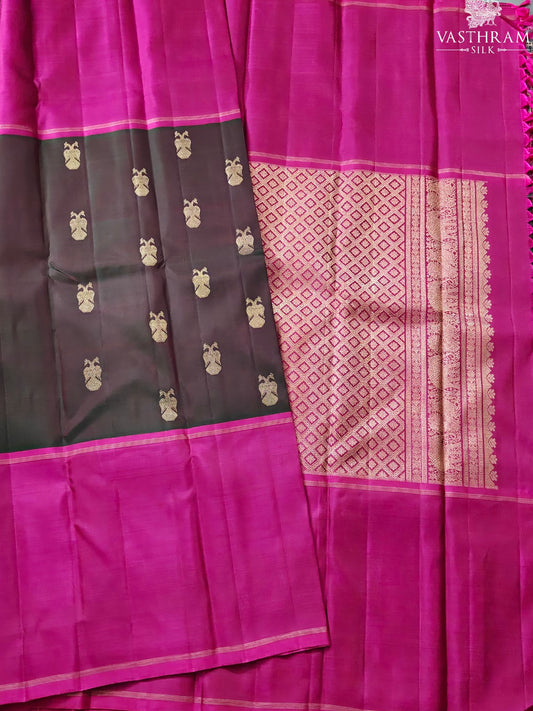 Dualtone Green Colour Kanchivaram Silk Saree With Gandaberunda Zari Motif All Over Code : KA0475