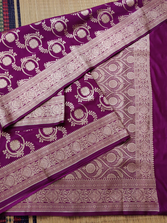 Magenta Colour Semi Banarasi Saree With Zari Motif Code : VB0349