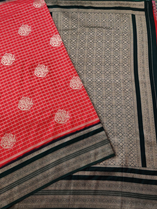 Red Colour Checks Semi Banarasi Saree With Zari Motif Contrast Pallu Code : VB052