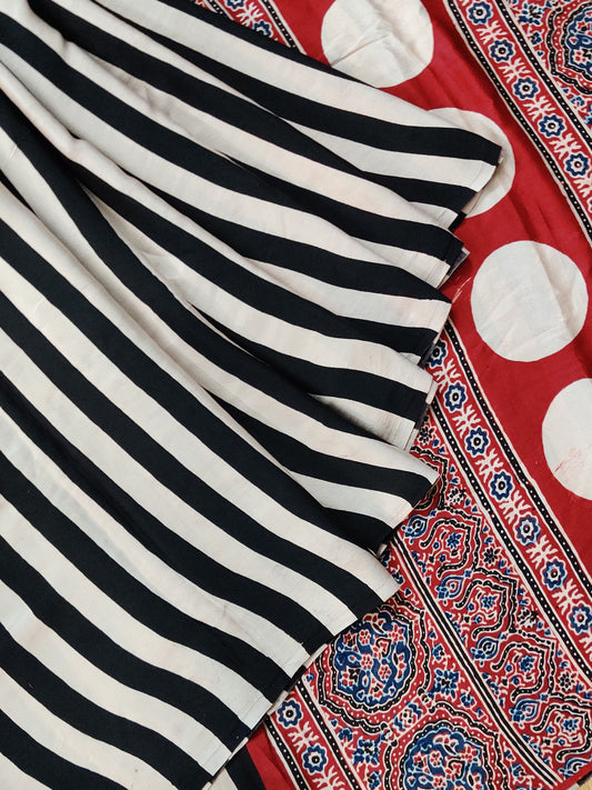 Vertical Stripes Modal Saree Code : VB0318