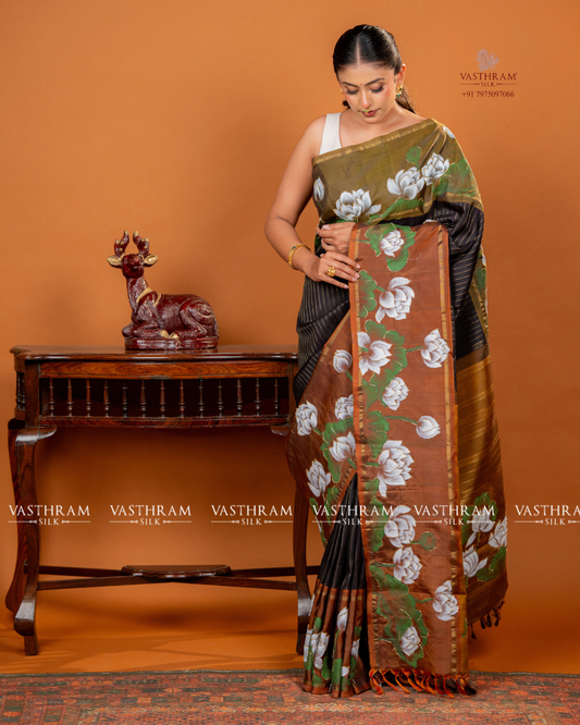 Black Colour Pure Silk Kanchivaram Silk Saree With Zig Zag Zari Stripes All Over Code : VA202608