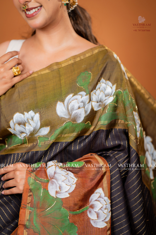 Black Colour Pure Silk Kanchivaram Silk Saree With Zig Zag Zari Stripes All Over Code : VA202608