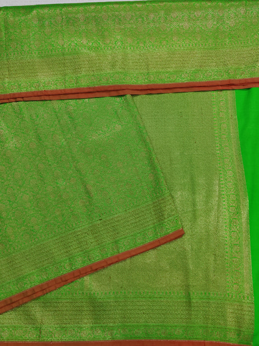 Semi Banarasi Saree Code : J0621SC1372109