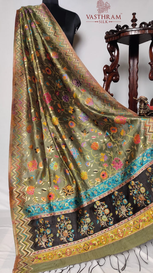 Semi Banarasi Dupatta Code : O1020VB2411302