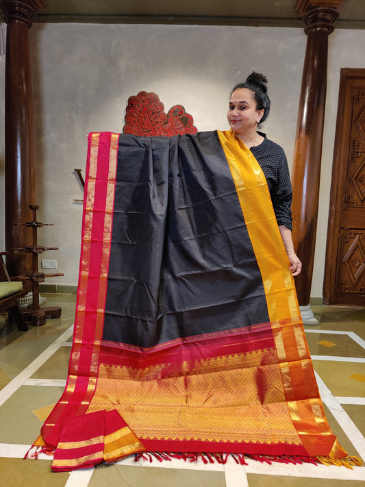 Black Colour Kanchivaram Silk Saree With Plain Body