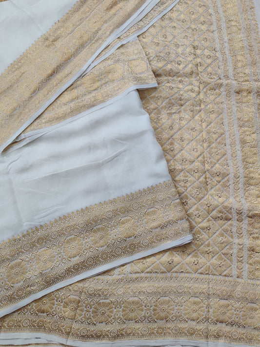 White Colour Georgette Saree With Plain Body Code : VB0234