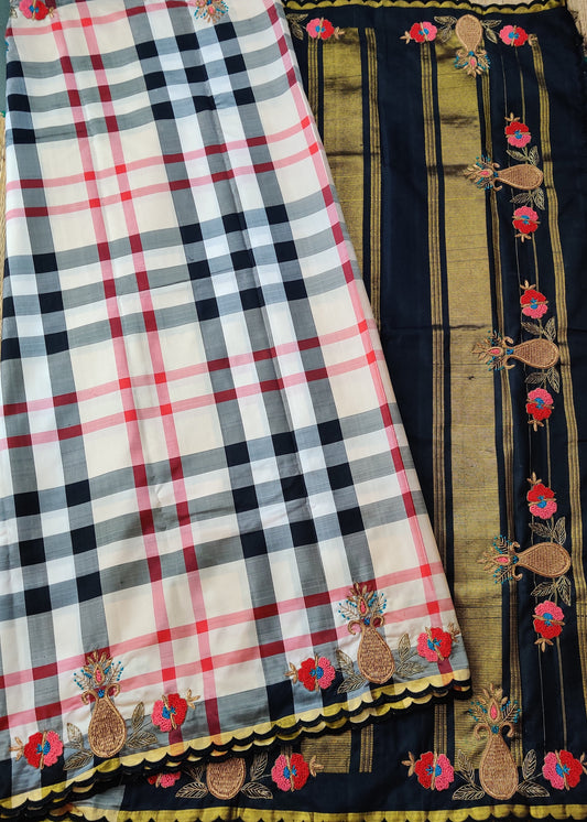Cream & Black Colour Barbari Checks All Over Code : KA0210