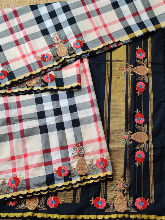 Cream & Black Colour Barbari Checks All Over Code : KA0210