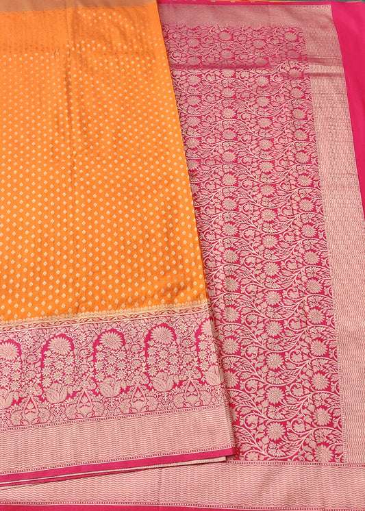 Green Colour Semi Banarasi Saree With Zari Butta All Over Code : VB0433