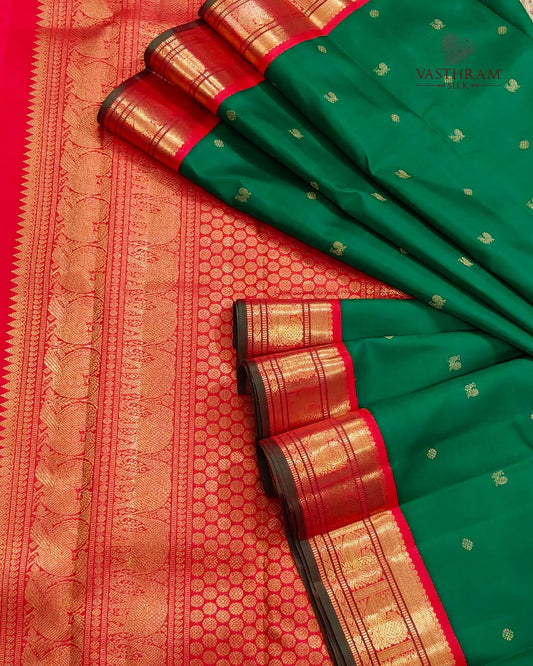 Green Colour Pure Zari Kanchivaram Silk Saree With Small Zari Butta All Over Code : KA0520